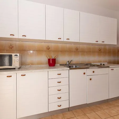 Casa de hóspedes Three Bedroom In Biograd