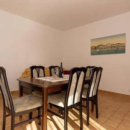 Casa de hóspedes Three Bedroom In Biograd Biograd Na Moru