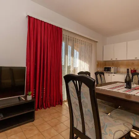 Three Bedroom In Biograd Casa de hóspedes