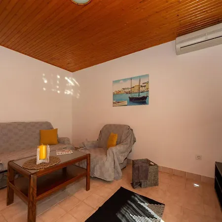 Three Bedroom In Biograd Casa de hóspedes