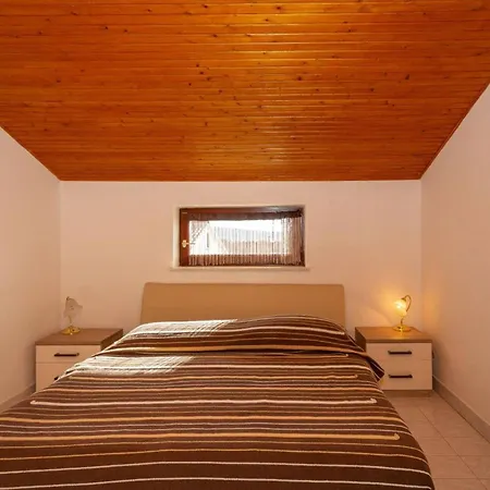 Casa de hóspedes Three Bedroom In Biograd 3*