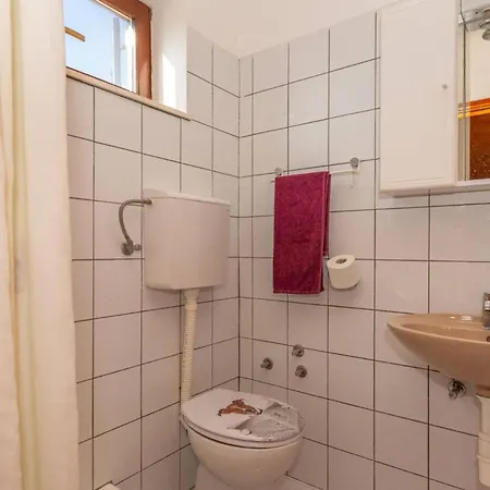 Casa de hóspedes Three Bedroom In Biograd Biograd Na Moru