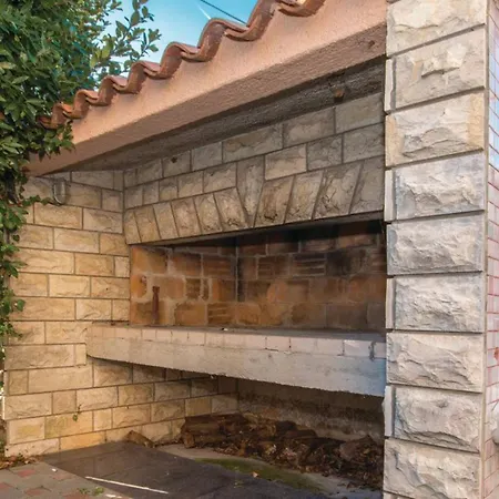 Casa de hóspedes Three Bedroom In Biograd