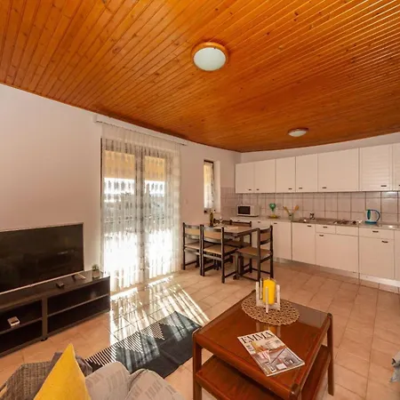 Casa de hóspedes Three Bedroom In Biograd Biograd Na Moru