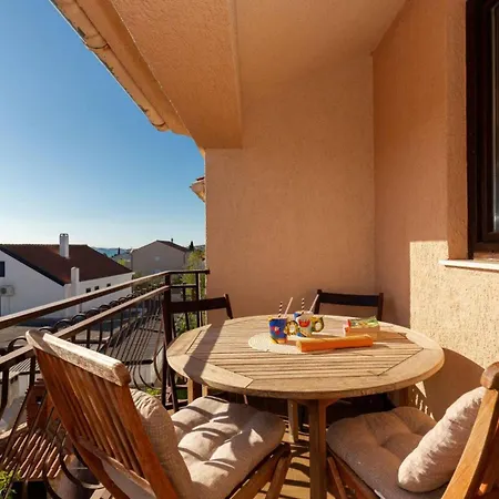 Three Bedroom In Biograd Casa de hóspedes