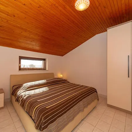 Casa de hóspedes Three Bedroom In Biograd Biograd Na Moru