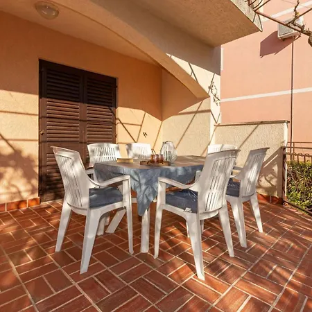 Three Bedroom In Biograd Casa de hóspedes Biograd Na Moru
