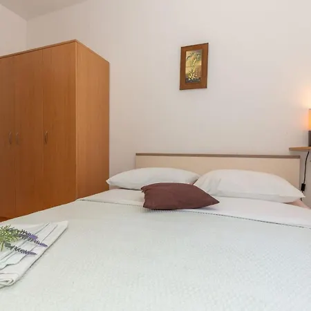 Three Bedroom In Biograd Casa de hóspedes