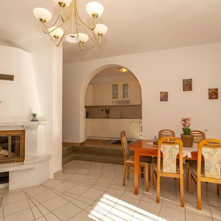 Three Bedroom In Biograd Casa de hóspedes 3*