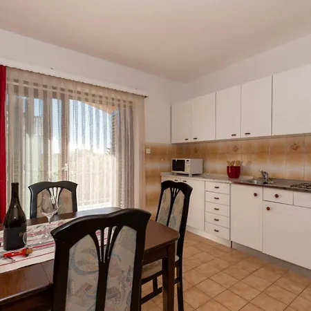 Three Bedroom In Biograd بيوغْغاد نا موغو