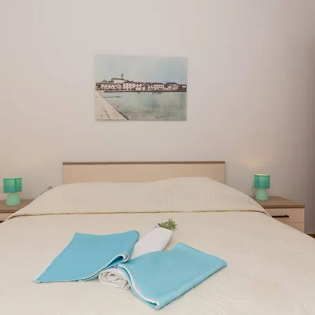Three Bedroom In Biograd بيوغْغاد نا موغو