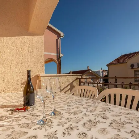 Three Bedroom In Biograd بيت ضيافة 3*