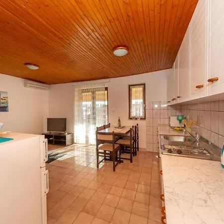 Three Bedroom In Biograd بيت ضيافة