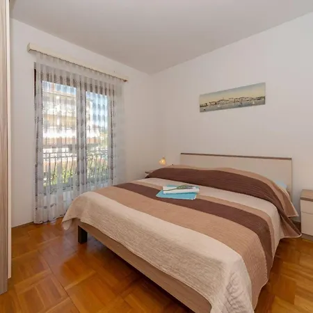 Three Bedroom In Biograd بيت ضيافة 3*
