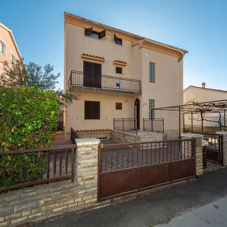بيت ضيافة Three Bedroom In Biograd بيوغْغاد نا موغو