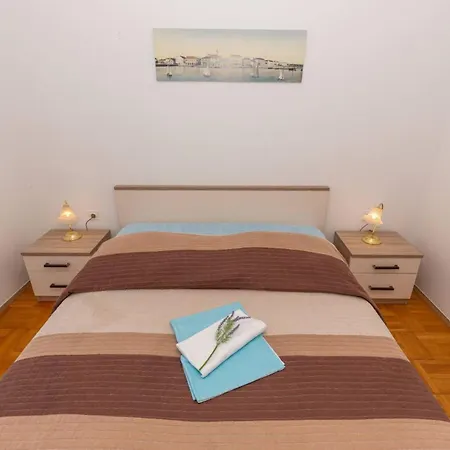 بيت ضيافة Three Bedroom In Biograd