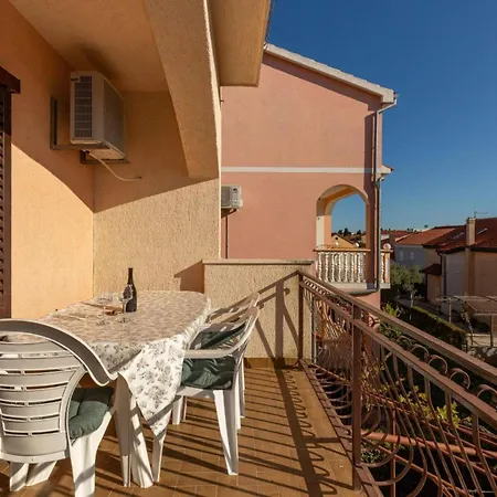بيت ضيافة Three Bedroom In Biograd 3*