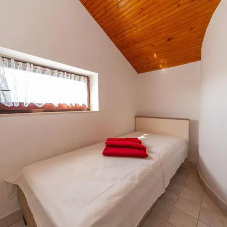 Three Bedroom In Biograd بيت ضيافة 3*