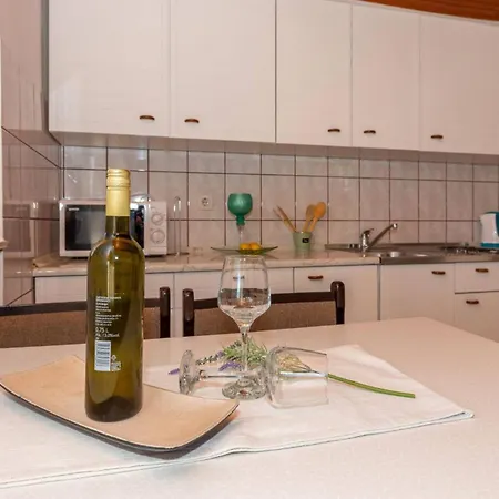 Three Bedroom In Biograd بيوغْغاد نا موغو