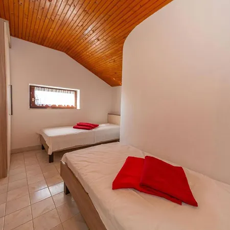 Three Bedroom In Biograd بيت ضيافة 3*