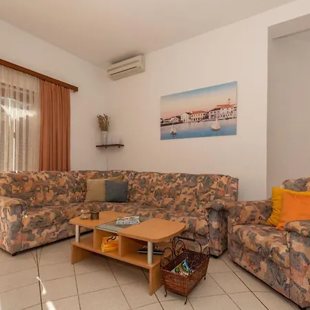 بيت ضيافة Three Bedroom In Biograd بيوغْغاد نا موغو