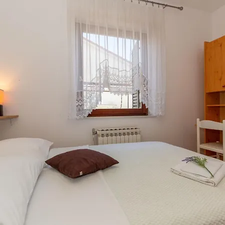 بيت ضيافة Three Bedroom In Biograd