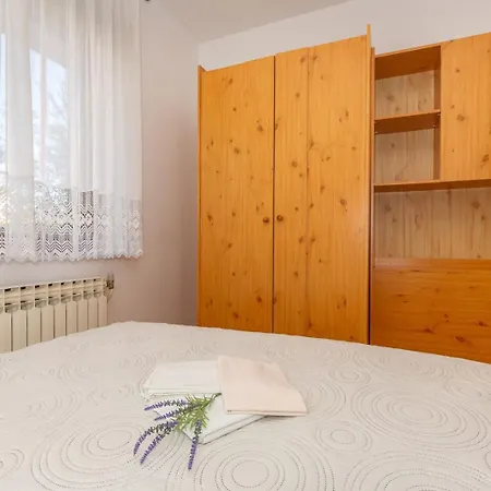 Three Bedroom In Biograd بيت ضيافة