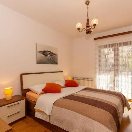 بيت ضيافة Three Bedroom In Biograd
