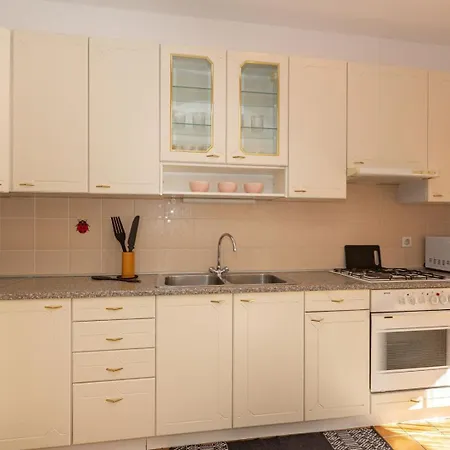 بيت ضيافة Three Bedroom In Biograd